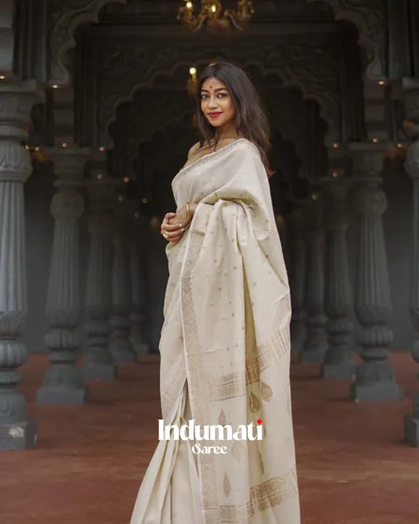 White_Color_Premium_Cotton_Silk_Saree_With_Classy_Blouse_and_tassels