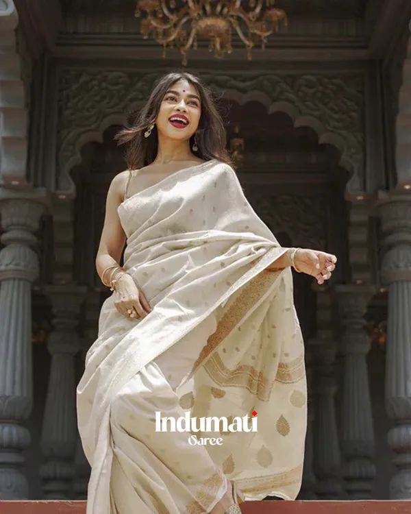 White_Color_Premium_Cotton_Silk_Saree_With_Classy_Blouse_and_tassels