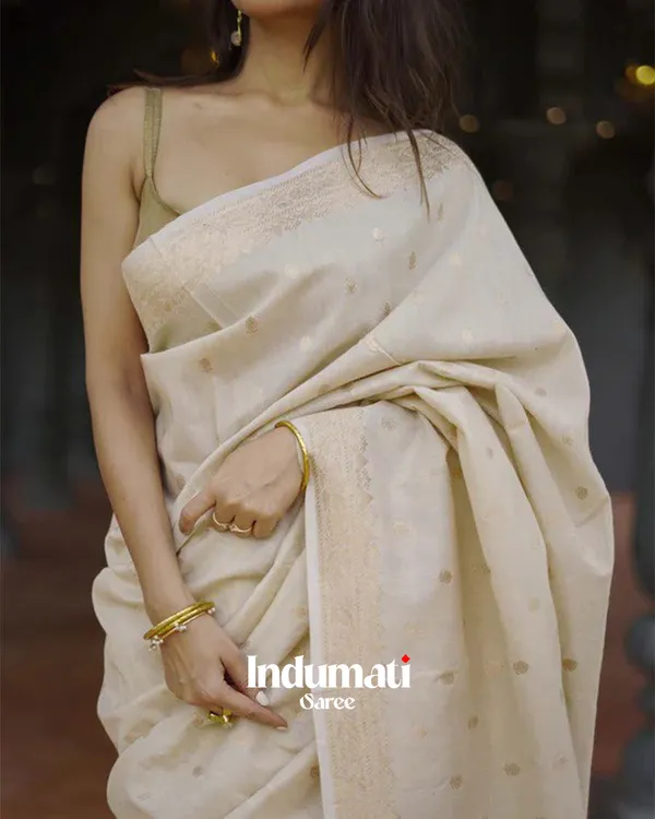 White_Color_Premium_Cotton_Silk_Saree_With_Classy_Blouse_and_tassels