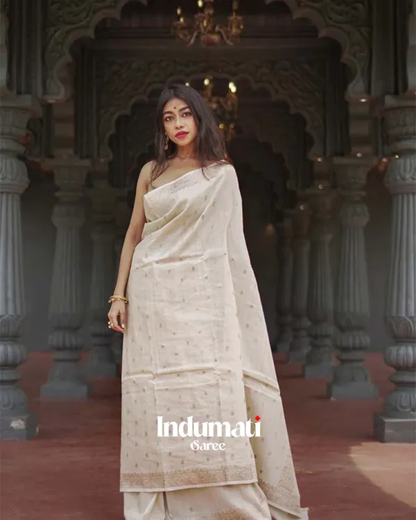 White_Color_Premium_Cotton_Silk_Saree_With_Classy_Blouse_and_tassels