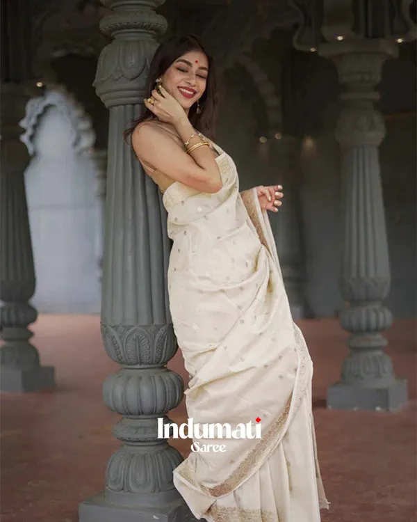 White_Color_Premium_Cotton_Silk_Saree_With_Classy_Blouse_and_tassels