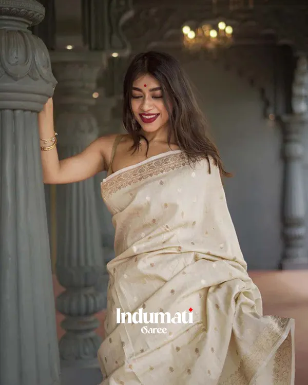 White_Color_Premium_Cotton_Silk_Saree_With_Classy_Blouse_and_tassels
