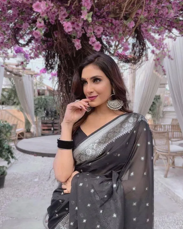 Black_Color_Elite_Pick_Soft_Banarasi_Silk_Saree_with_Classy_Bloue_Piece
