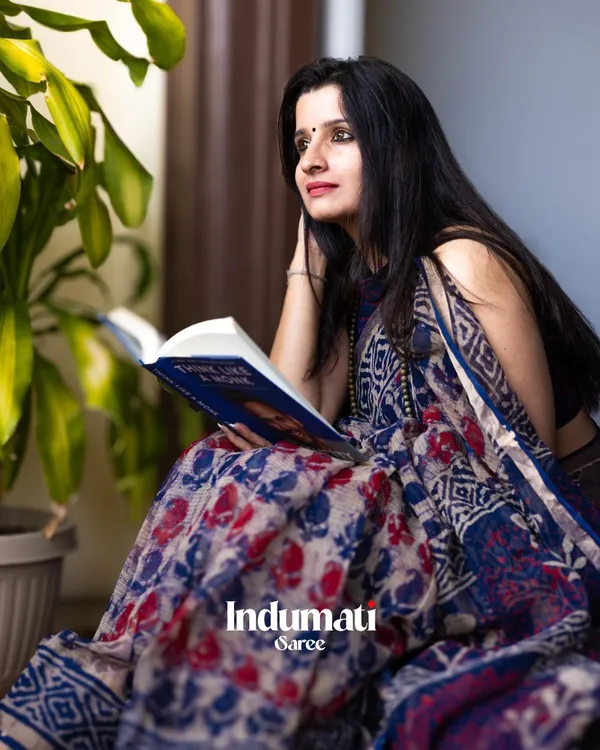 Neel_Aruna_-_Navy_Blue_&_Rust_Linen_Saree_with_All_Over_Design_&_Blouse_Piece