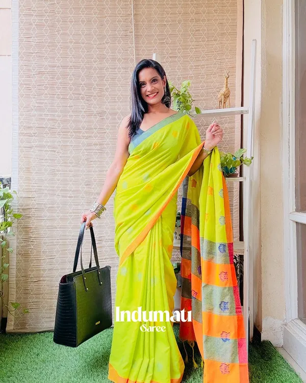 Golden_Hour_-_English_Yellow_Linen_Saree_with_Black_Blouse