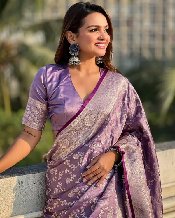 Light_Purple_Color_New_Drop_Soft_Banarasi_Silk_Saree_with_Classy_Bloue_Piece