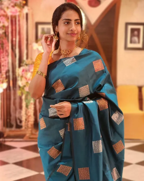 Bottle_Blue_Color_Latest_Arrival_Soft_Banarasi_Silk_Saree_with_Classy_Bloue_Piece