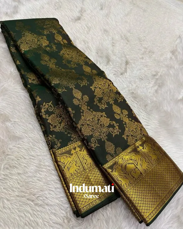 Green_Color_Going_Fast_Soft_Banarasi_Silk_Saree_with_Pure_Golden_Zari_work_&_Classy_Blouse_Piece