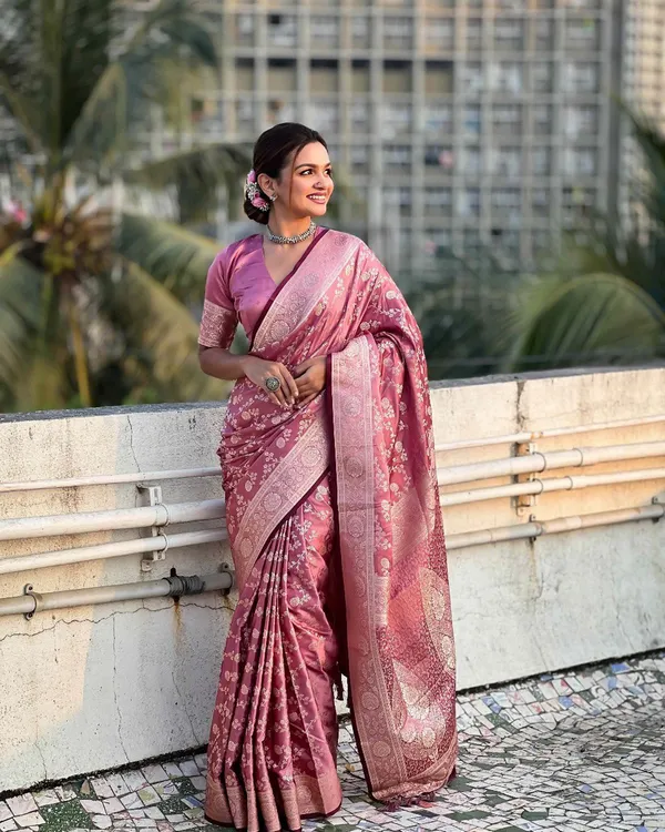 Light_Pink_Color_Now_Available_Soft_Banarasi_Silk_Saree_with_Classy_Bloue_Piece