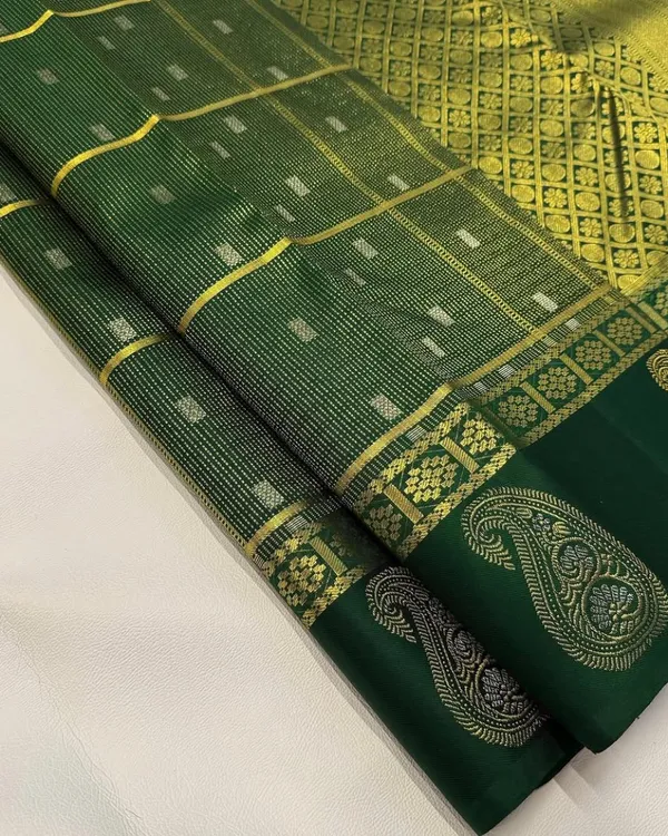 Green_Color_Best_Seller_Soft_Banarasi_Silk_Saree_with_Pure_Golden_Zari_Work_&_Classy_Bloue_Piece