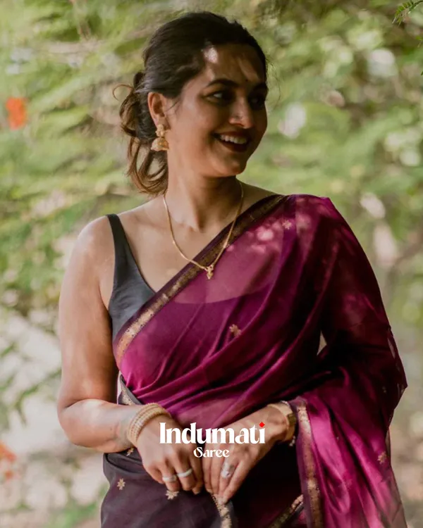 Wine_Premium_Cotton_Silk_Saree_With_Classy_Blouse_and_tassels
