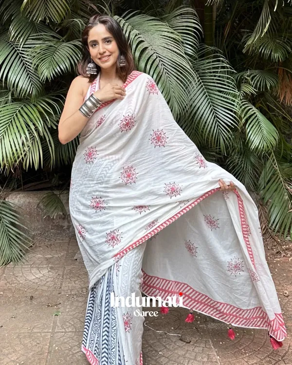Tara_Sindoor_-_Pure_White_Saree_with_Big_Flower_Print_&_Red_Border_with_Blouse_Piece