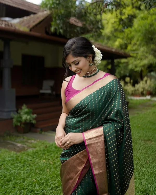Green_Color_Viral_Pick_Soft_Banarasi_Silk_Saree_with_Classy_Bloue_Piece
