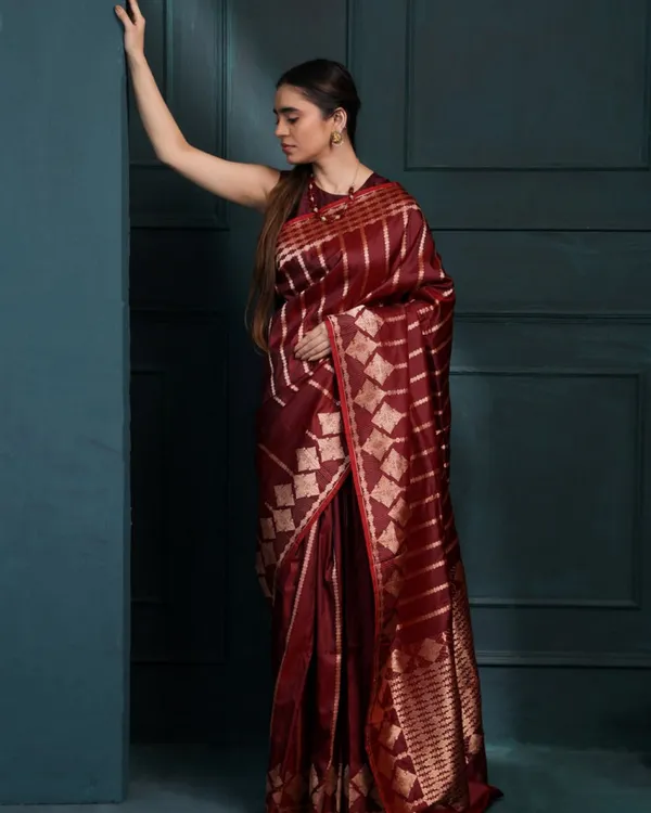 Maroon_Color_In_Demand_Soft_Banarasi_Silk_Saree_with_Classy_Bloue_Piece