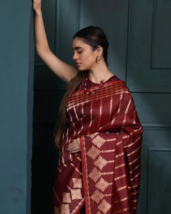 Maroon_Color_In_Demand_Soft_Banarasi_Silk_Saree_with_Classy_Bloue_Piece