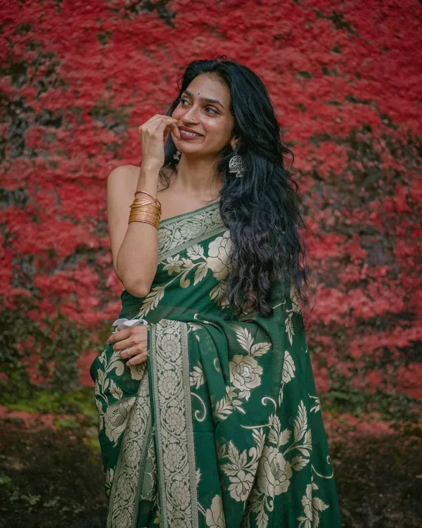Green_Color_Recently_Launched_Soft_Banarasi_Silk_Saree_with_Classy_Bloue_Piece