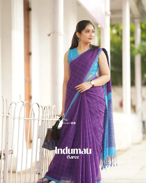 Jamuni_Kanth_-_Elegant_Purple_Linen_Saree_with_Square_Motifs_&_Red_Broad_Border_with_Blouse_Piece