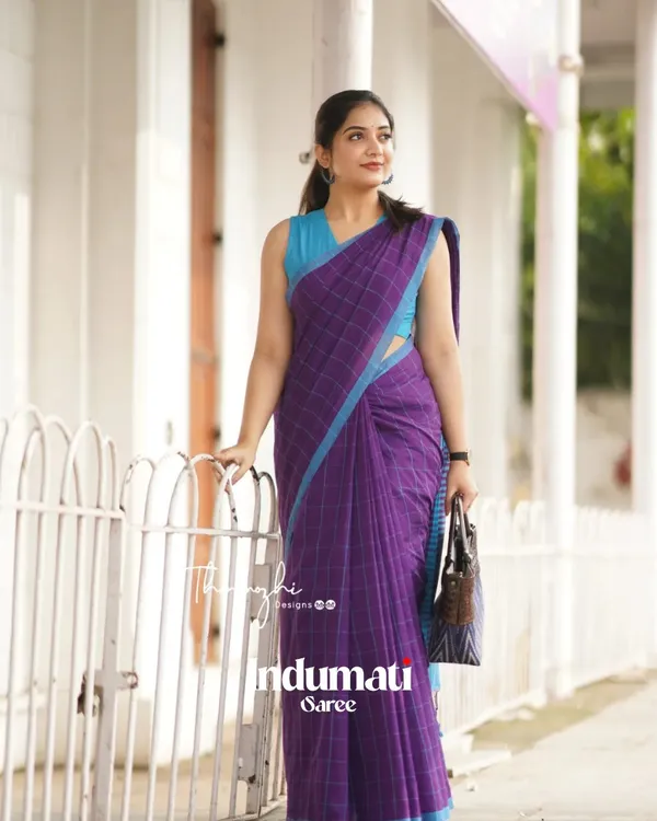 Jamuni_Kanth_-_Elegant_Purple_Linen_Saree_with_Square_Motifs_&_Red_Broad_Border_with_Blouse_Piece