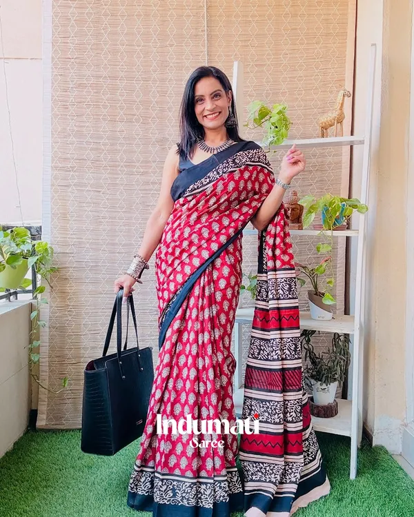 Maroon_Melody_-_Maroon_Linen_Elegance_with_All_Over_Floral_&_Contrast_Black_Blouse
