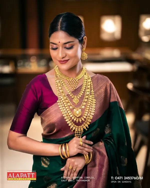 Green_Color_Hot_Right_Now_Soft_Banarasi_Silk_Saree_with_Classy_Bloue_Piece