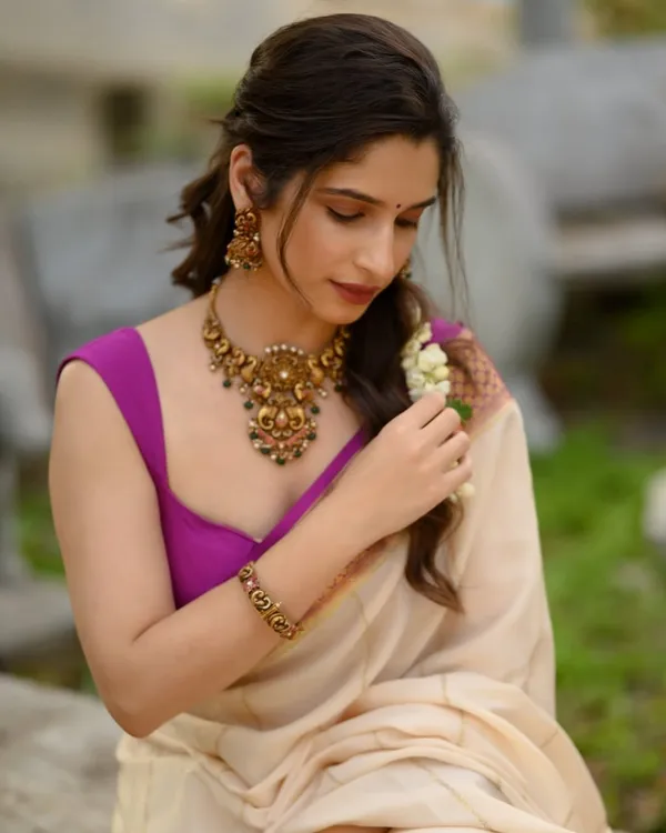 Cream_Color_Recent_Release_Soft_Banarasi_Silk_Saree_with_Classy_Bloue_Piece