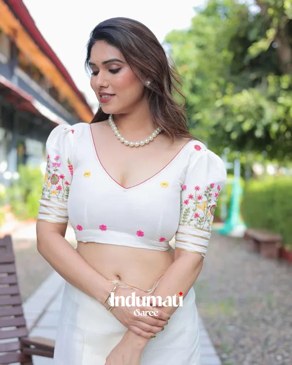 White_Soft_Mulmul_Cotton_Saree_with_Beautiful_Multicolor_Thread_Embroidery,_with_Blouse_Piece