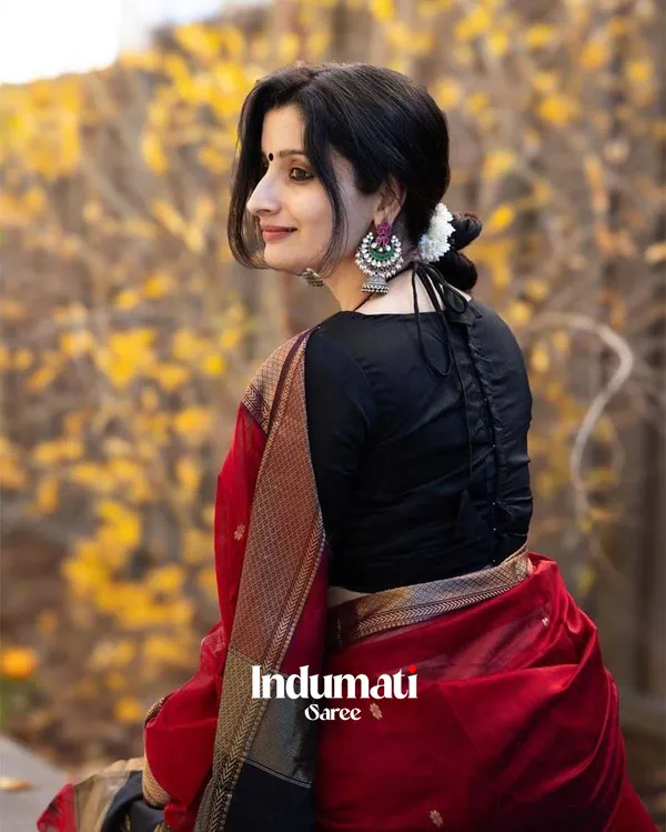 Red_Color_Premium_Cotton_Silk_Saree_With_Classy_Blouse_and_tassels