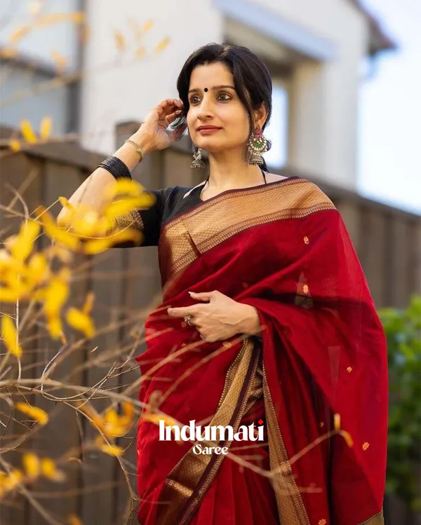 Red_Color_Premium_Cotton_Silk_Saree_With_Classy_Blouse_and_tassels