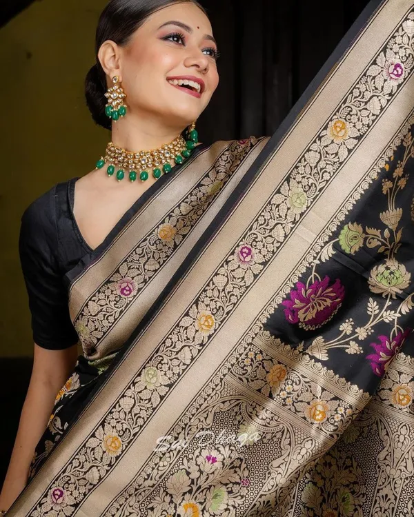 Black_Color_Hot_Right_Now_Soft_Banarasi_Silk_Saree_with_Classy_Bloue_Piece