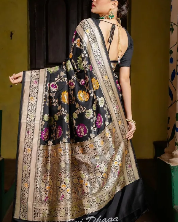 Black_Color_Hot_Right_Now_Soft_Banarasi_Silk_Saree_with_Classy_Bloue_Piece