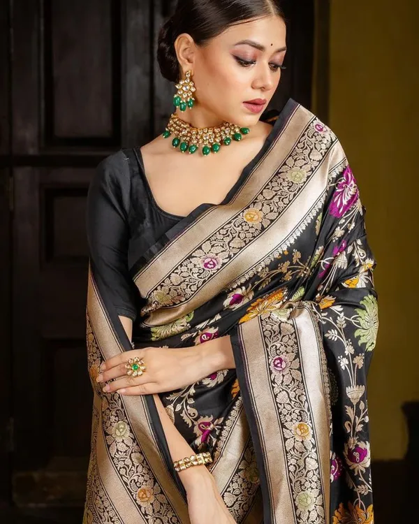 Black_Color_Hot_Right_Now_Soft_Banarasi_Silk_Saree_with_Classy_Bloue_Piece