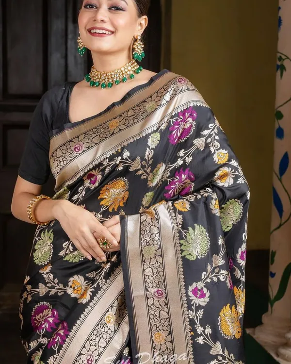 Black_Color_Hot_Right_Now_Soft_Banarasi_Silk_Saree_with_Classy_Bloue_Piece