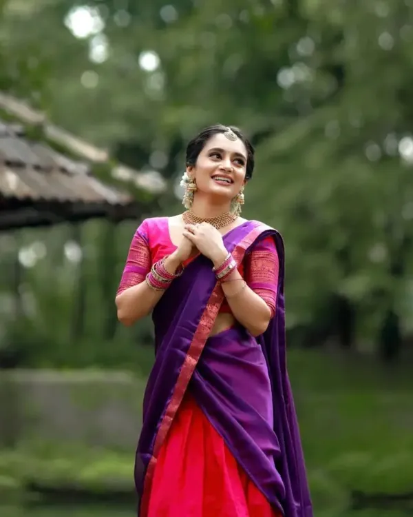 Purple_And_Pink_Color_Kanchipuram_Zari_Weaving_Half_Saree_With_Blouse__Silk_Dupatta