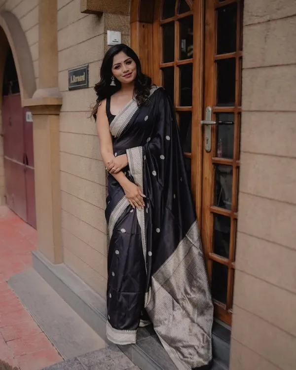 Black_Color_Customer_Favorite_Soft_Banarasi_Silk_Saree_with_Classy_Bloue_Piece