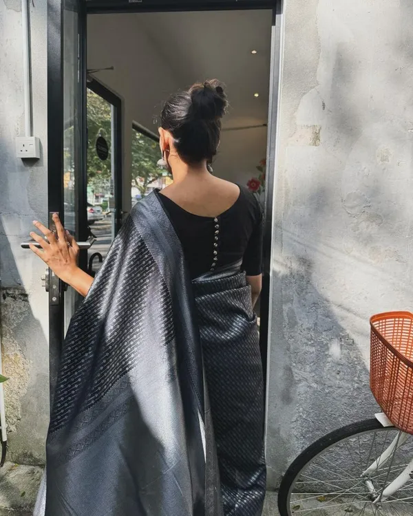 Black_Color_New_Drop_Soft_Banarasi_Silk_Saree_with_Classy_Bloue_Piece