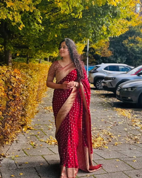Red_Color_Going_Fast_Soft_Banarasi_Silk_Saree_with_Classy_Bloue_Piece