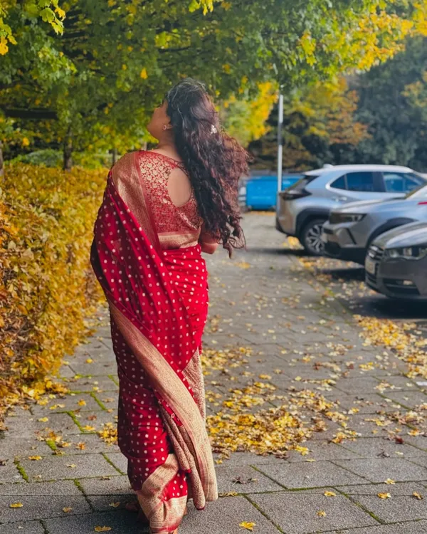 Red_Color_Going_Fast_Soft_Banarasi_Silk_Saree_with_Classy_Bloue_Piece