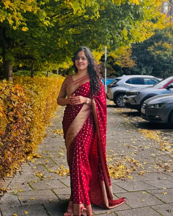 Red_Color_Going_Fast_Soft_Banarasi_Silk_Saree_with_Classy_Bloue_Piece