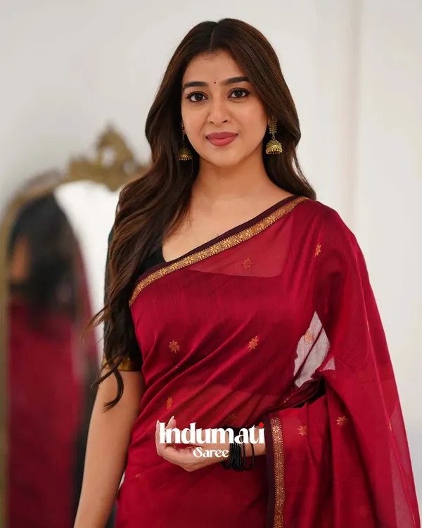 Red_Color_Premium_Cotton_Silk_Saree_With_Classy_Blouse_and_tassels