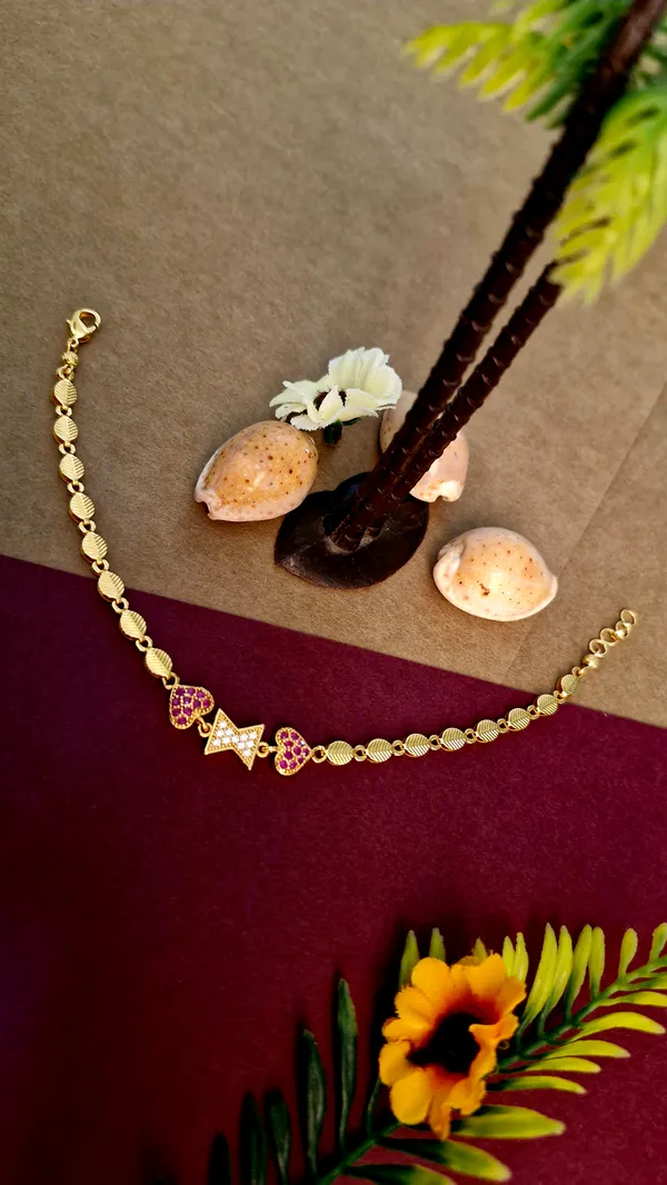 Gold_Heart_Design_Bracelet_For_Women