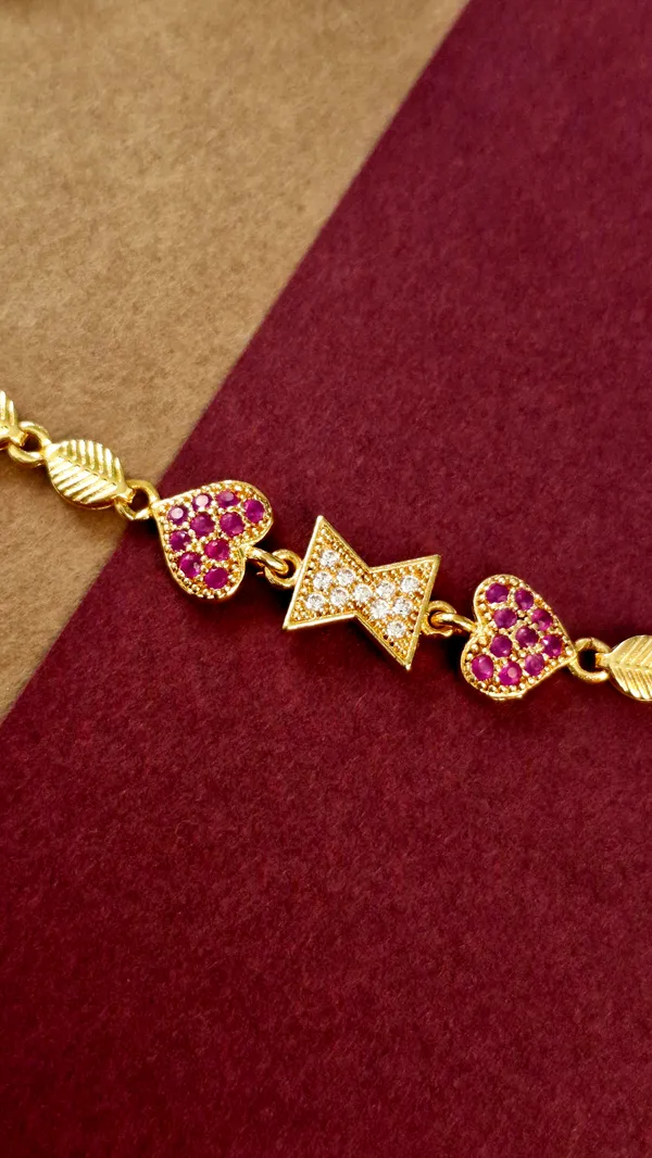 Gold_Heart_Design_Bracelet_For_Women