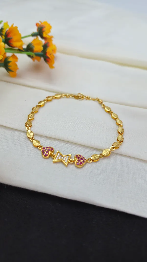 Gold_Heart_Design_Bracelet_For_Women
