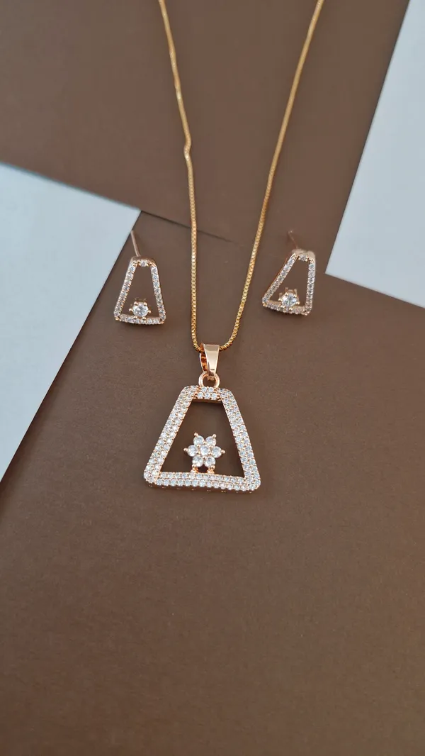 Delicate_Diamond_Pendant_Set