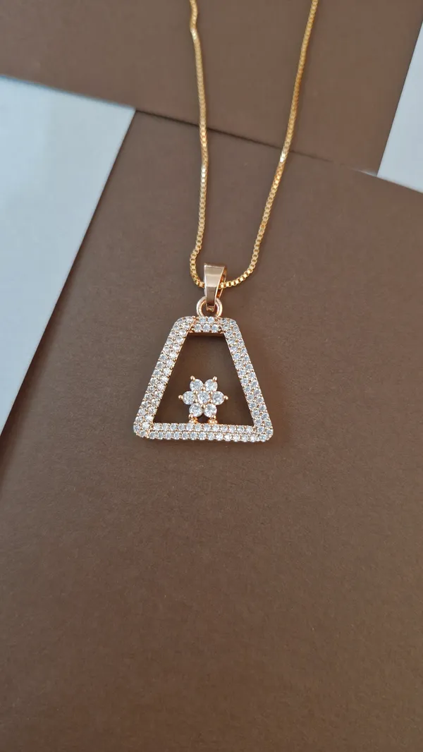 Delicate_Diamond_Pendant_Set