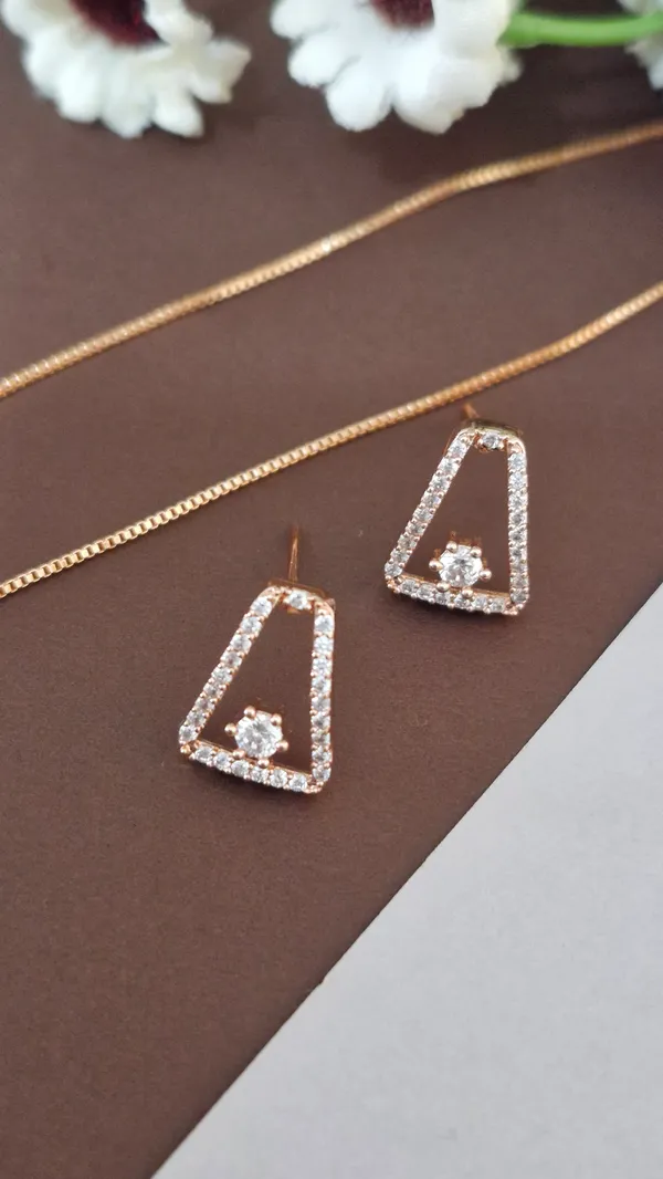 Delicate_Diamond_Pendant_Set