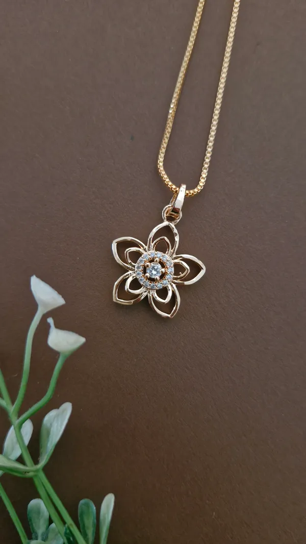 DELICATE_FLOWER_DESIGN_PENDANT_SET