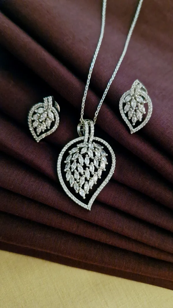Diamond_Pan_Shape_Pendant_Set_SILVER