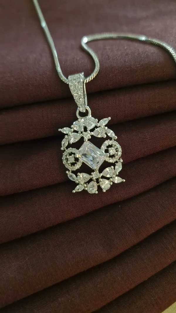 Flower_Design_Diamond_Pendant_Set_SILVER