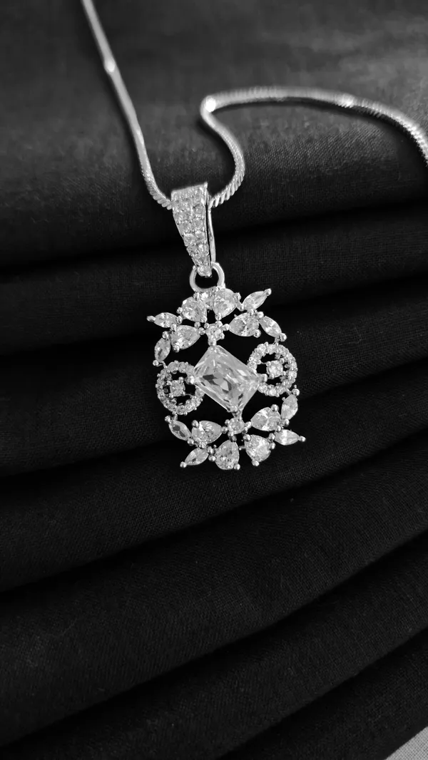 Flower_Design_Diamond_Pendant_Set_SILVER