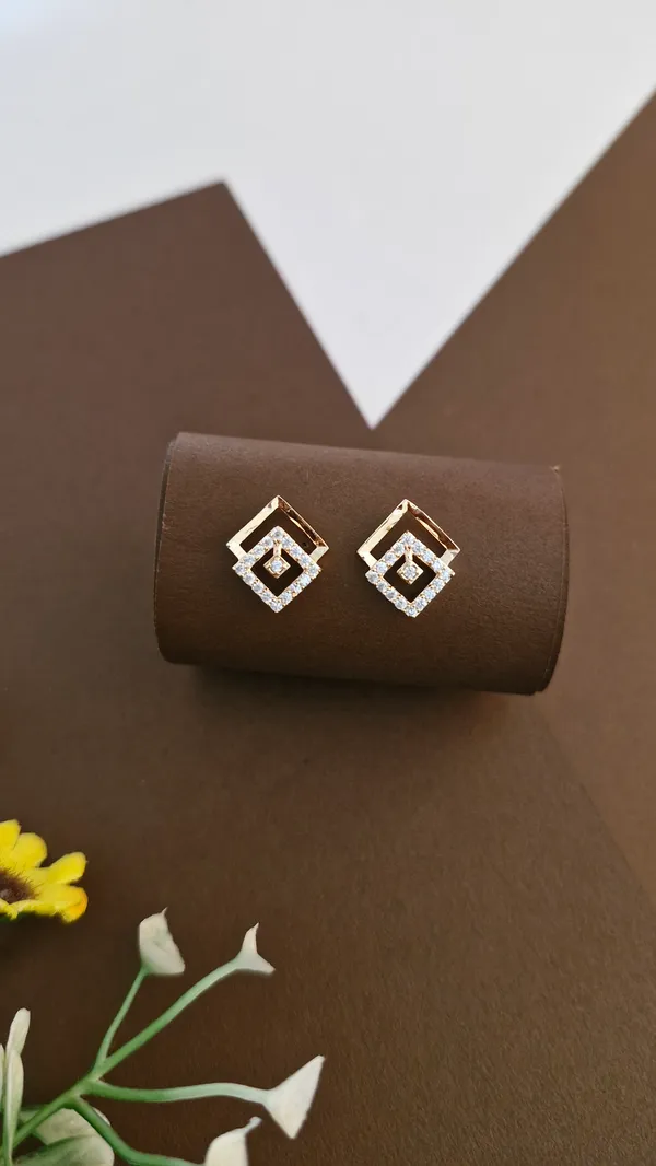 Delicate_Square_Diamond_Pendant_Set